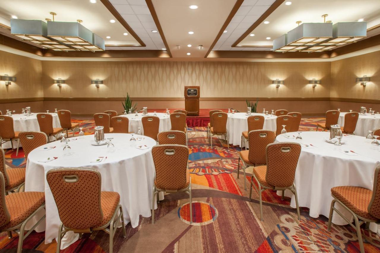 Отель Radisson Dayton Convention Center Экстерьер фото