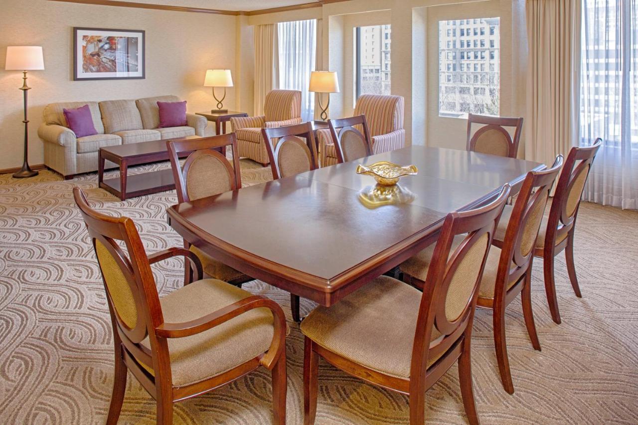 Отель Radisson Dayton Convention Center Экстерьер фото
