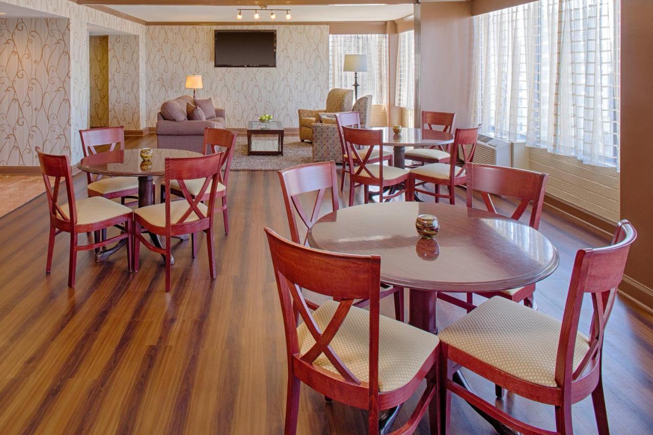 Отель Radisson Dayton Convention Center Экстерьер фото