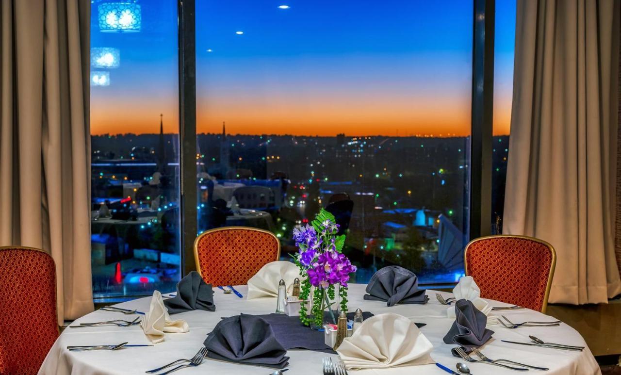 Отель Radisson Dayton Convention Center Экстерьер фото