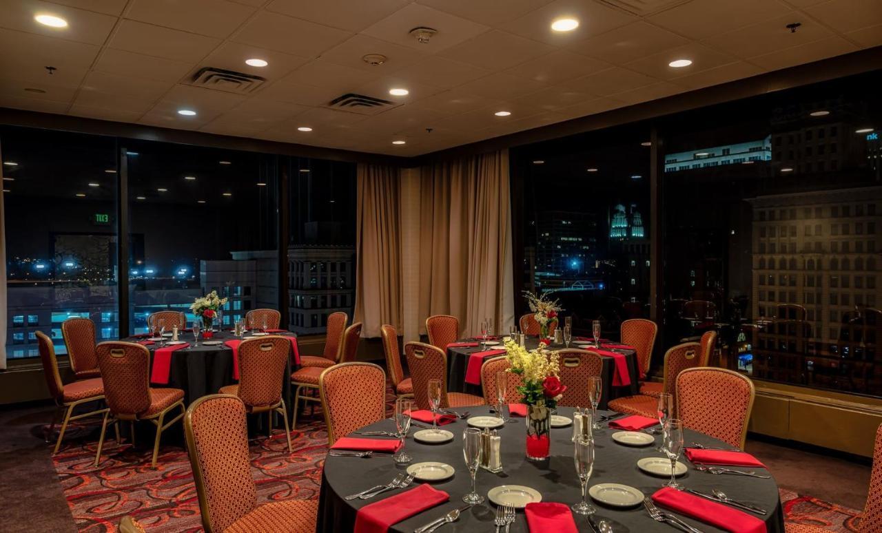 Отель Radisson Dayton Convention Center Экстерьер фото