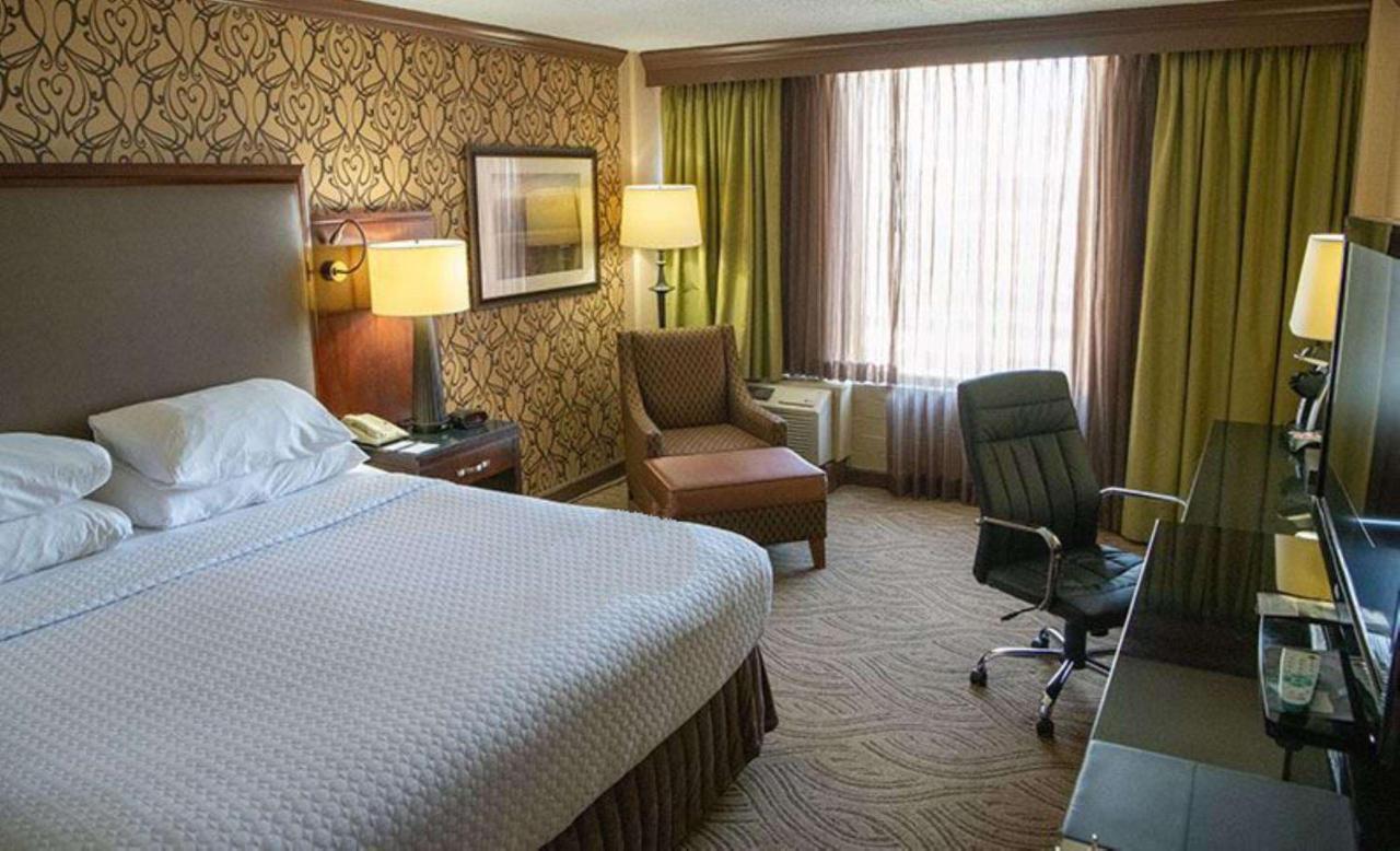 Отель Radisson Dayton Convention Center Экстерьер фото