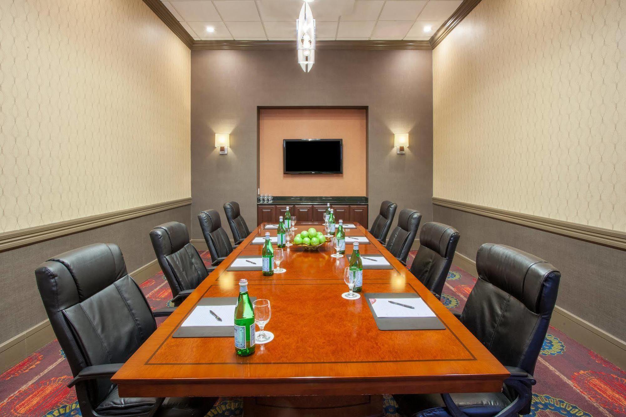 Отель Radisson Dayton Convention Center Экстерьер фото