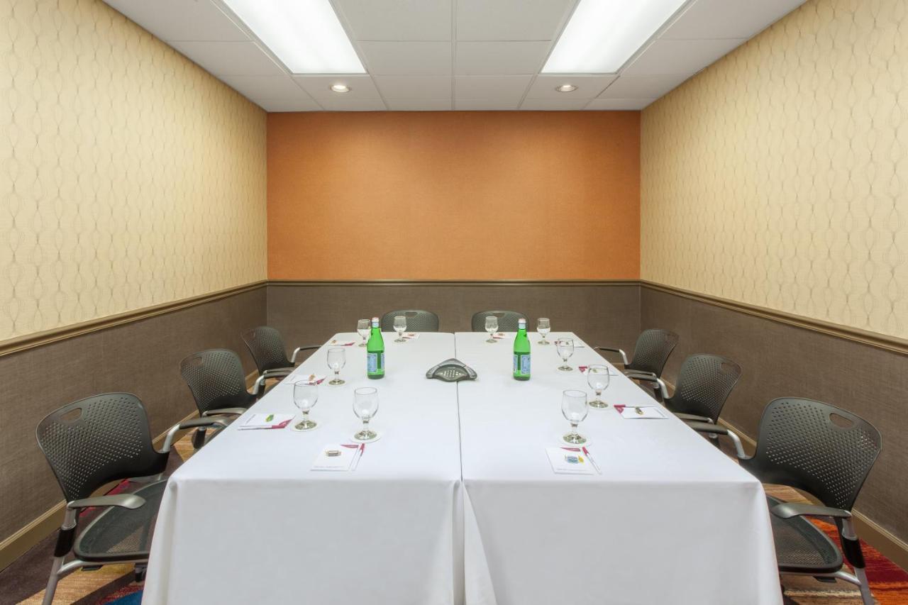Отель Radisson Dayton Convention Center Экстерьер фото