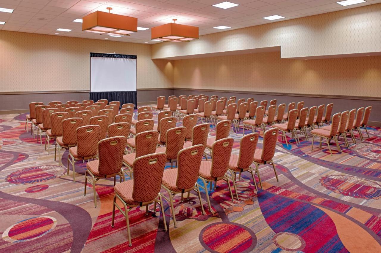 Отель Radisson Dayton Convention Center Экстерьер фото