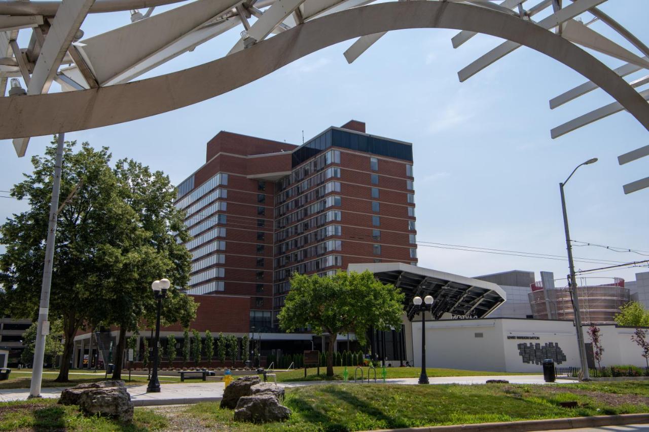 Отель Radisson Dayton Convention Center Экстерьер фото